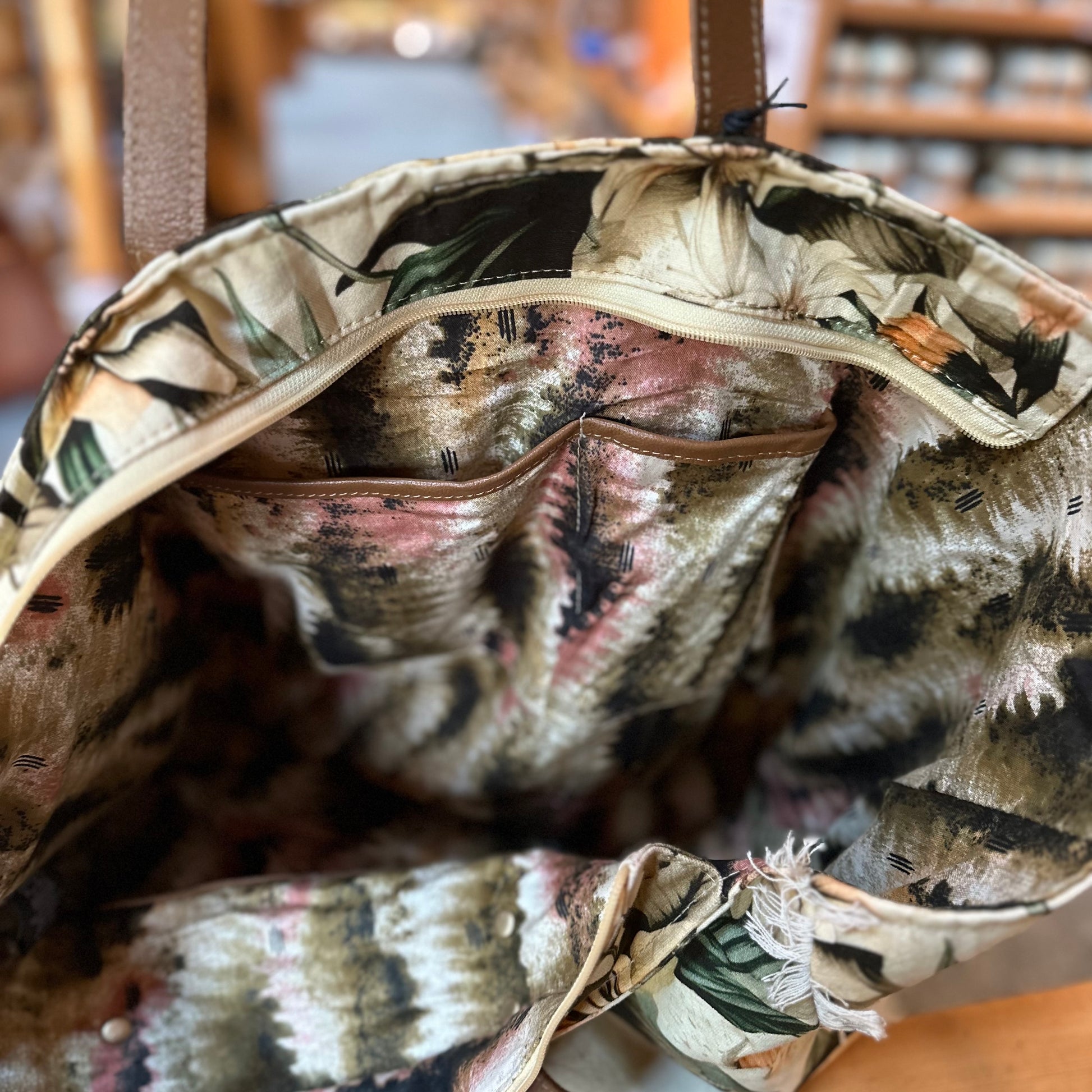 LOVELY FLORALS WEEKENDER BAG