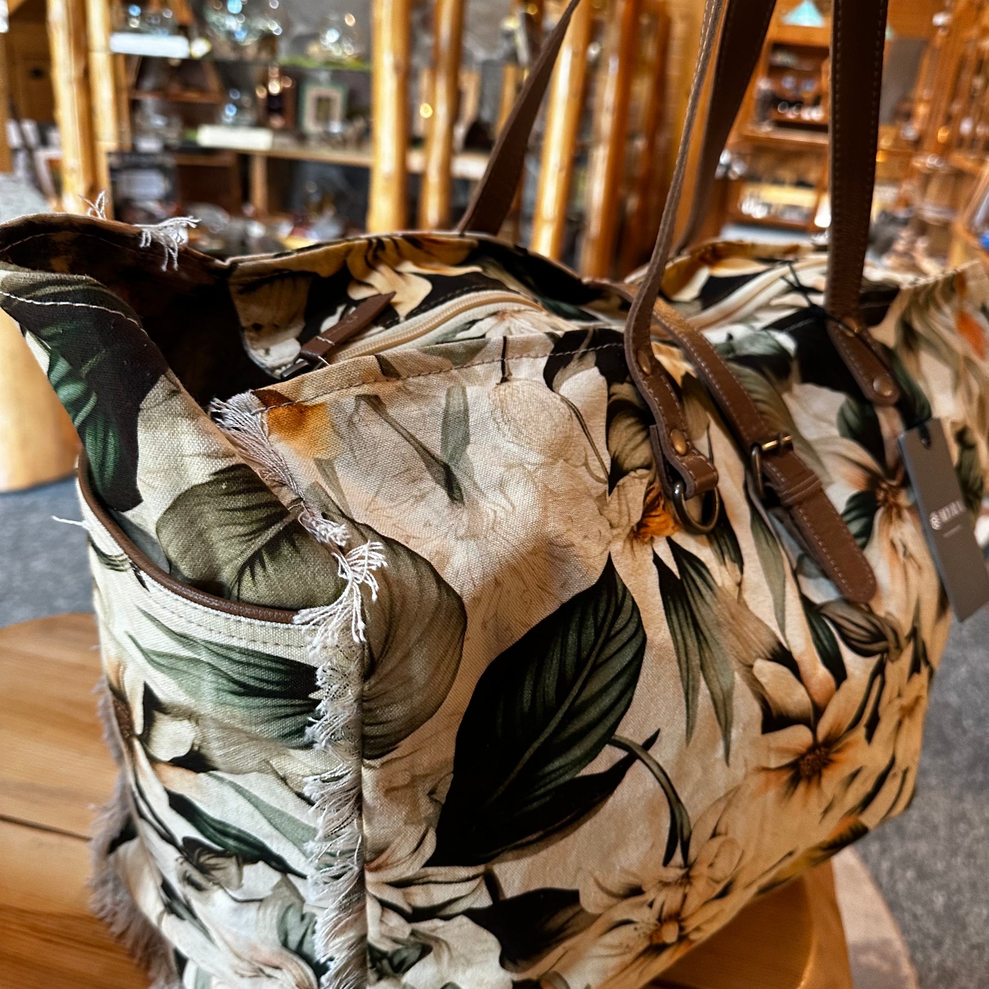 LOVELY FLORALS WEEKENDER BAG