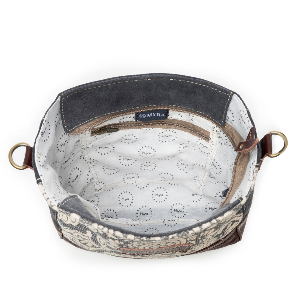 FREAKY SHOULDER BAG