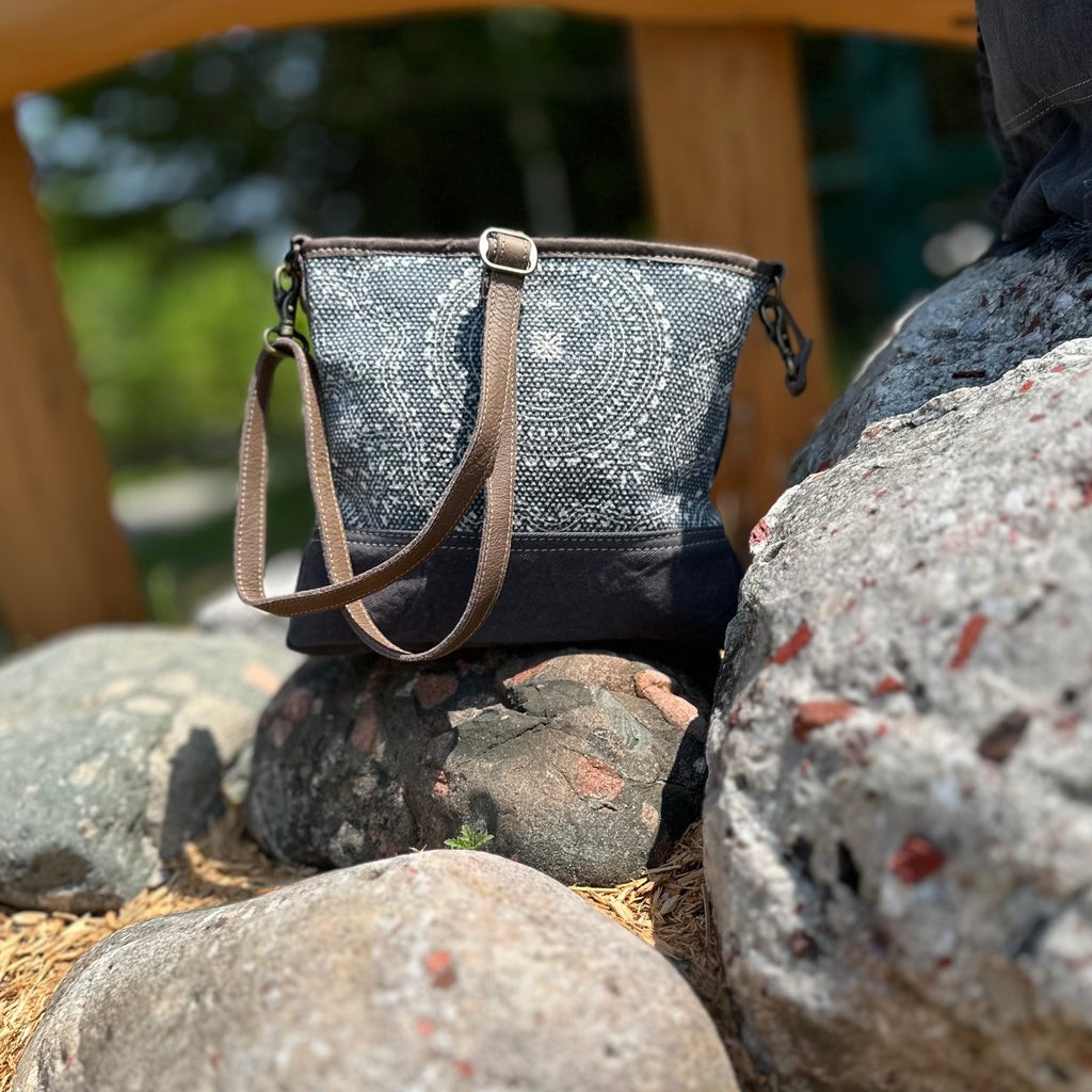 NAVY KILIMANJARO SHOULDER BAG