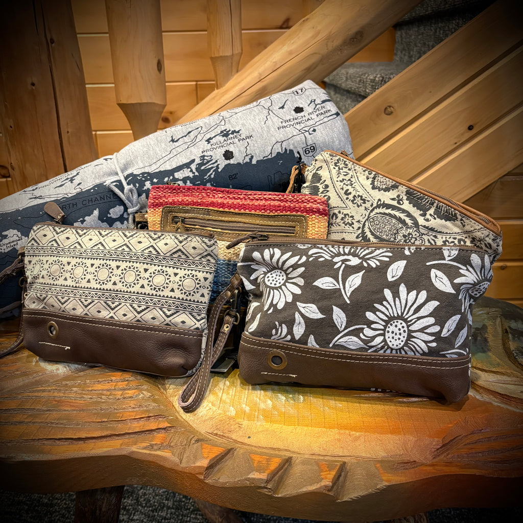 MYRA WRISTLETS