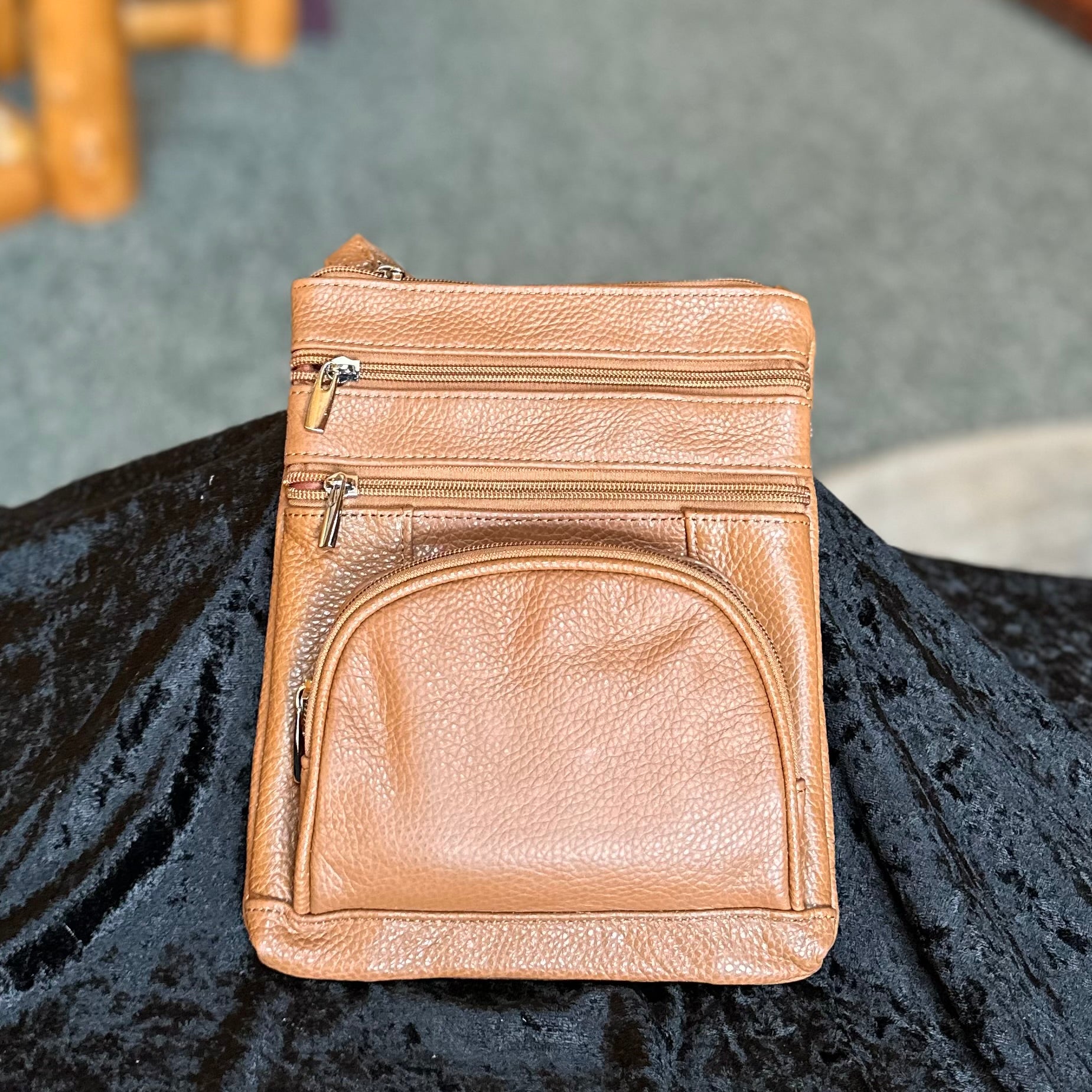 ITALIAN LEATHER CROSS BODY PURSE
