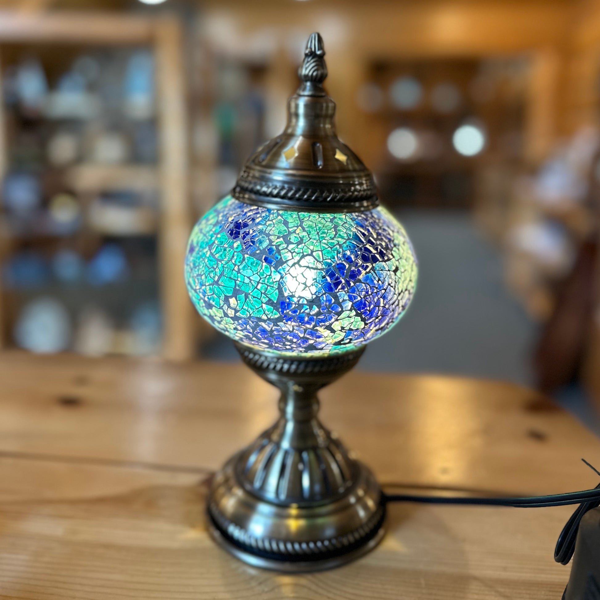 SINGLE MOSAIC GLOBE LAMPS