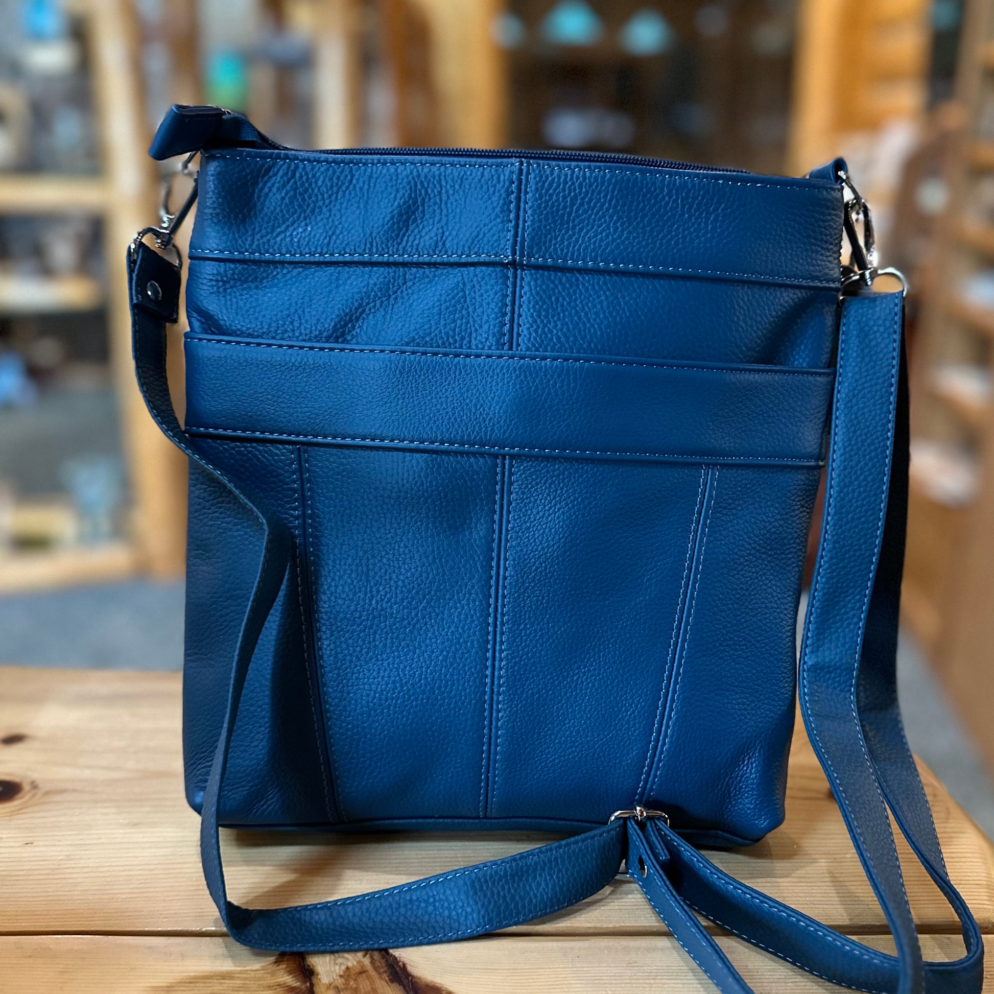 ITALIAN LEATHER LG SHOULDER BAG/CROSS BODY