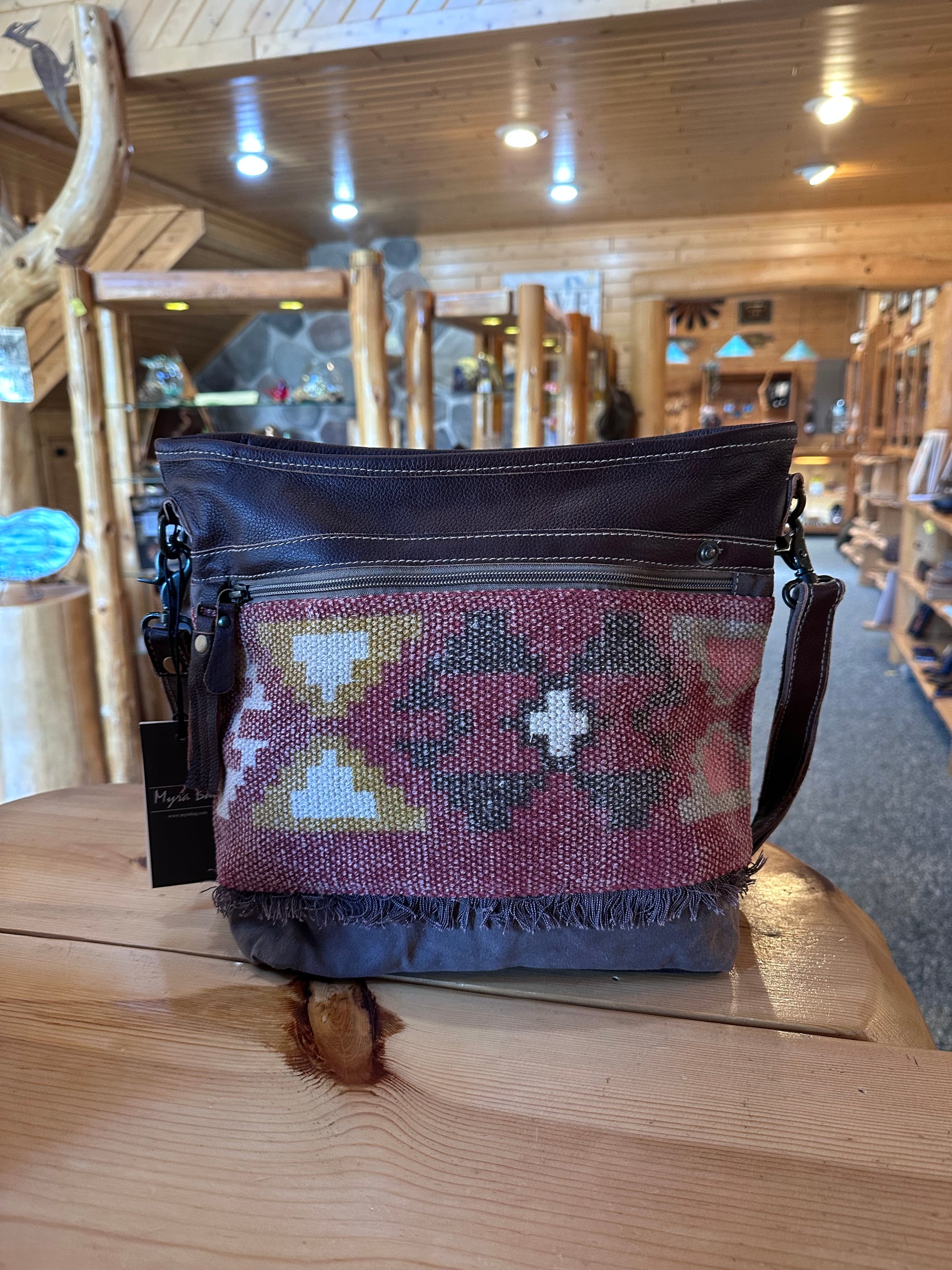 QUEEN SHOULDER BAG