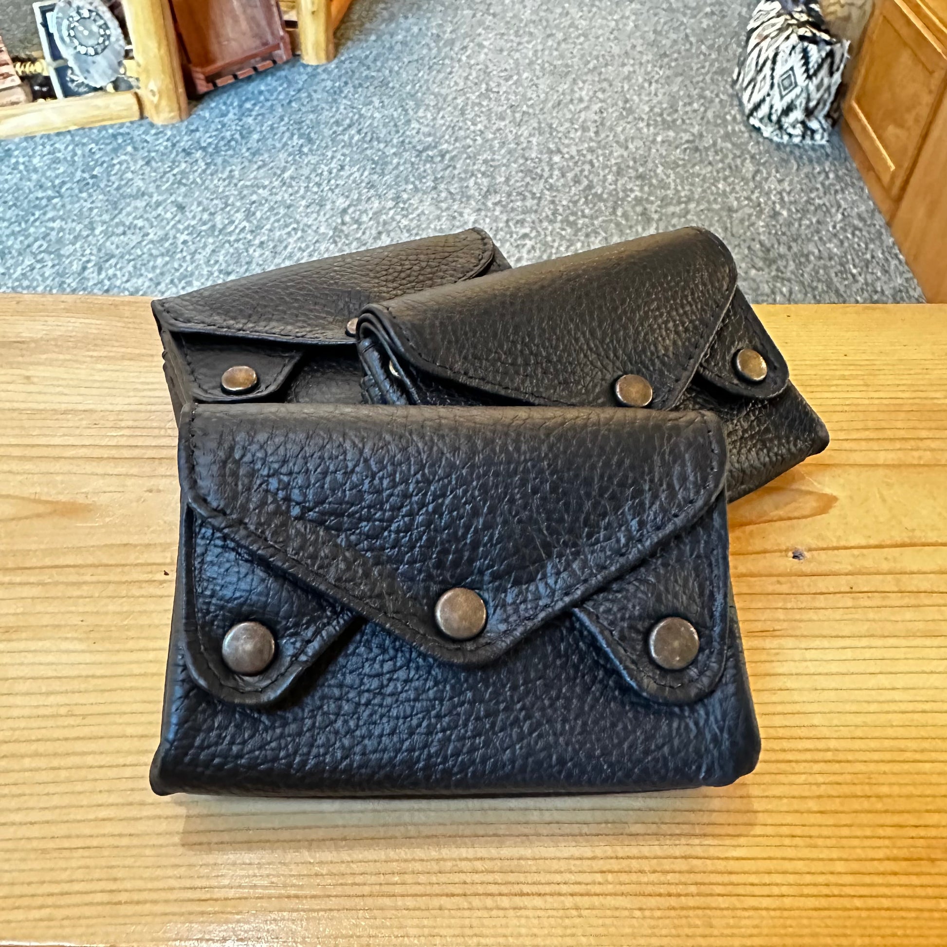 BLACK LEATHER ACCORDION WALLET