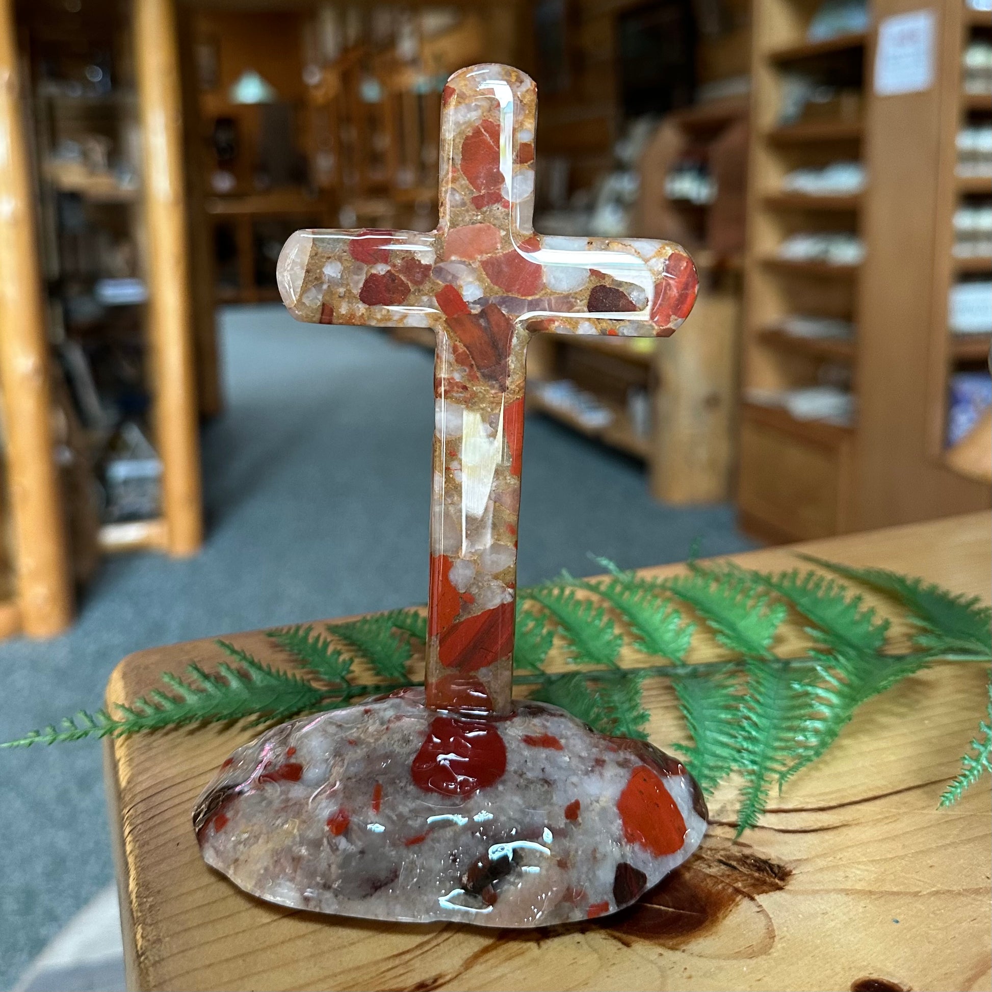 PUDDINGSTONE CROSS ON BASE SMALL
