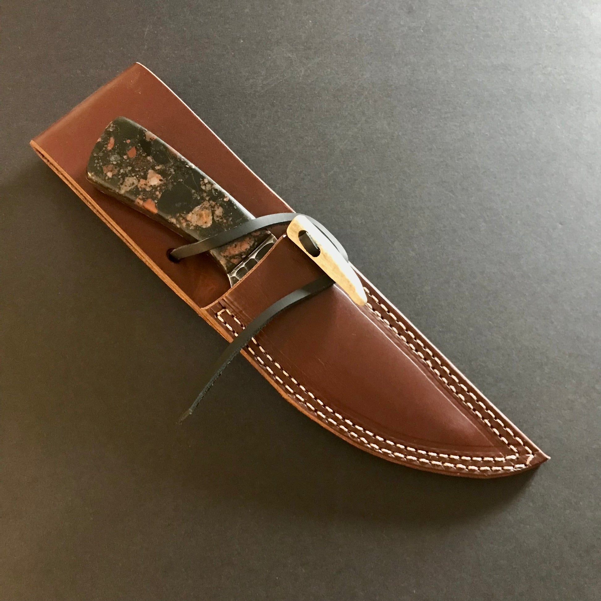 KNAPPED SKINNER KNIFE