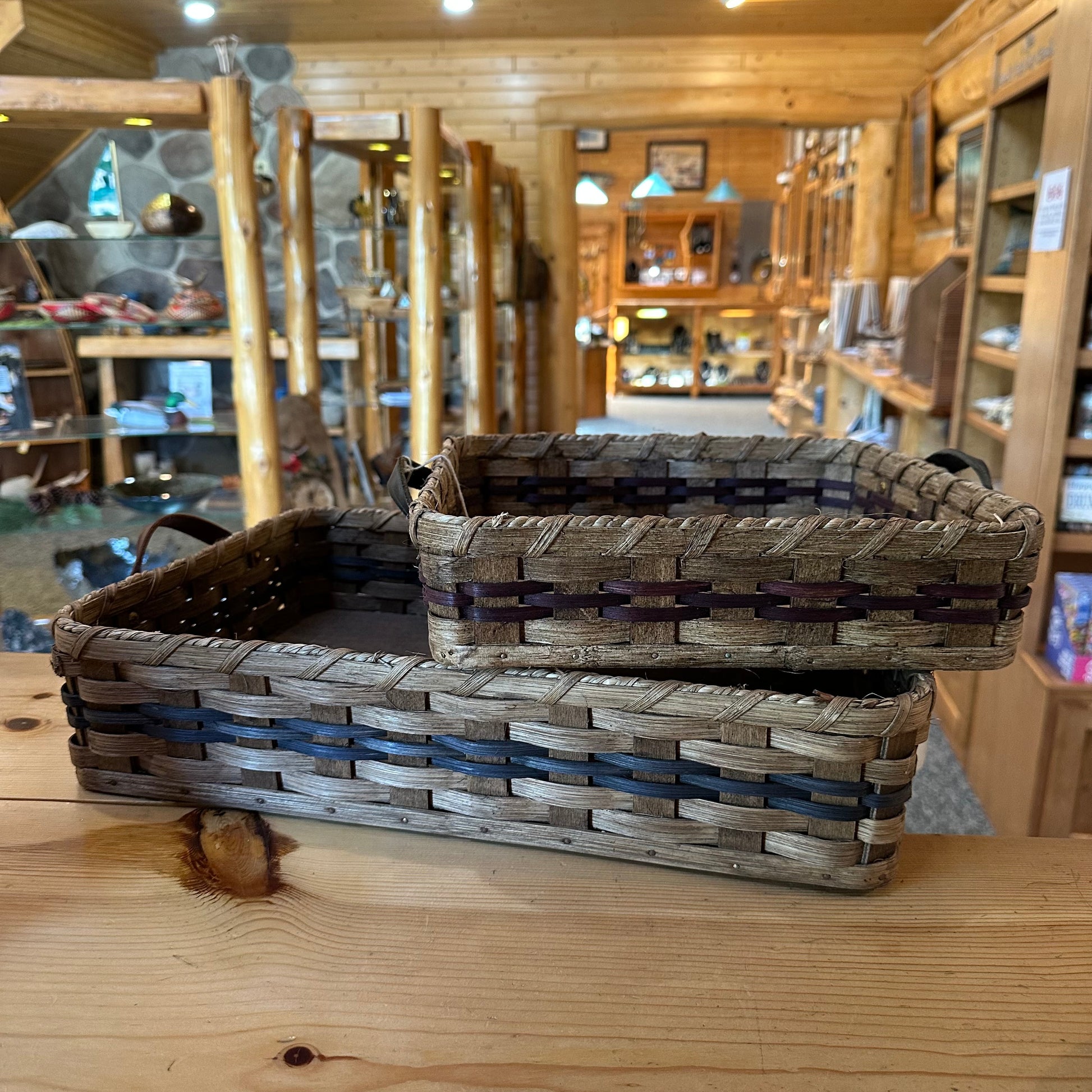 AMISH MADE CASSEROLE/SERVING TRAY