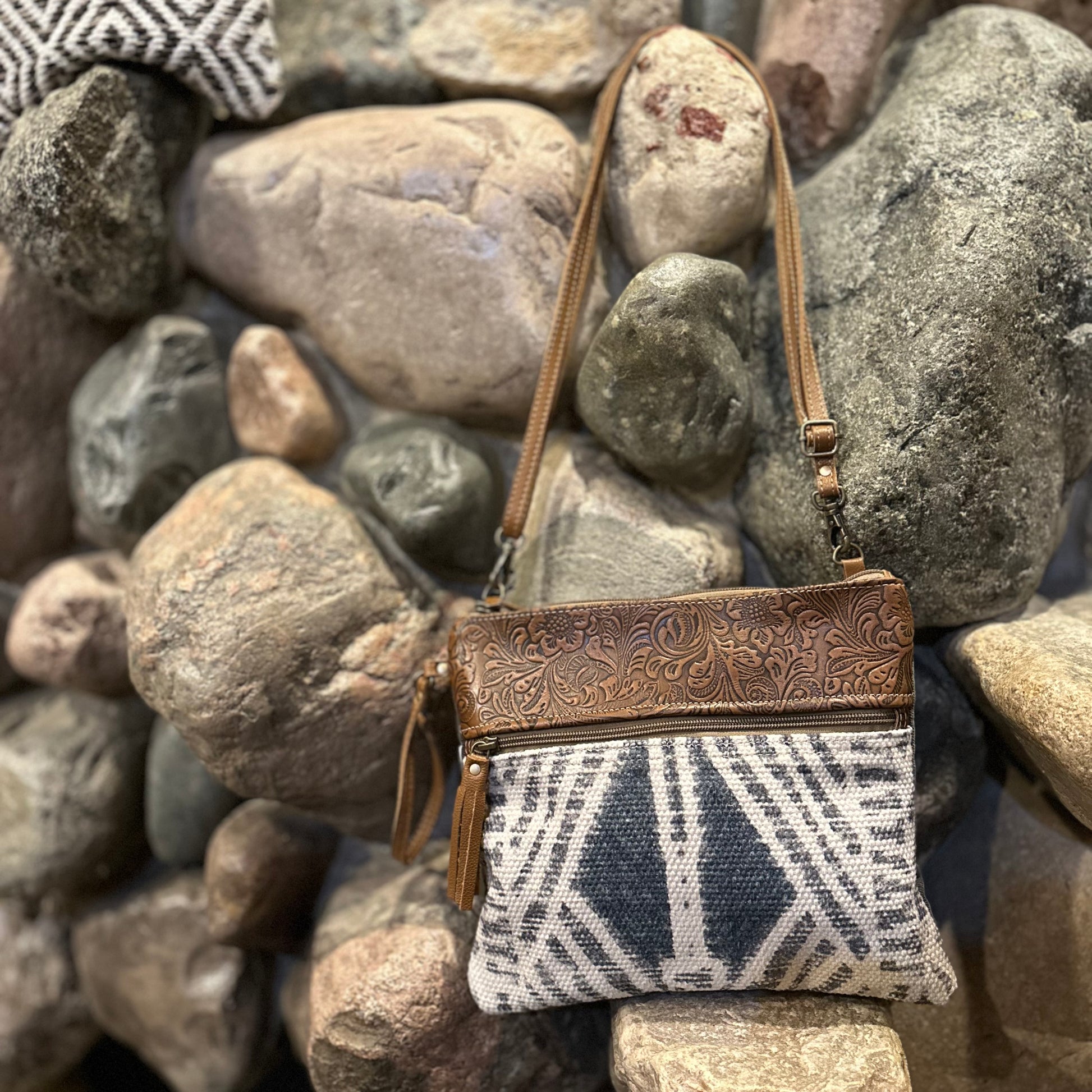 PASTEL CROSS BODY