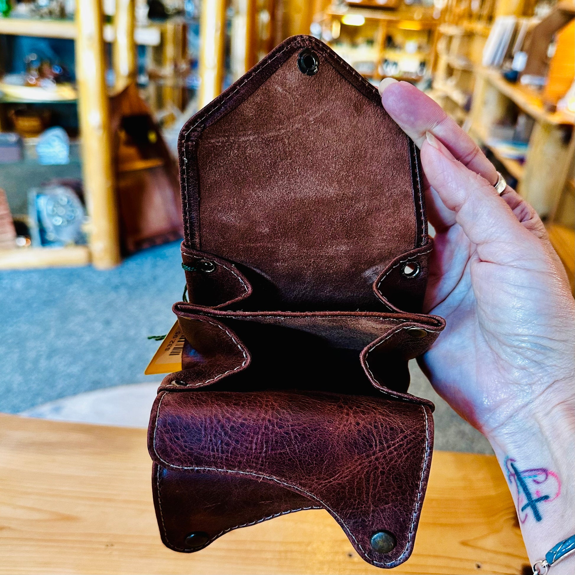 SMALL BROWN LEATHER ACCORDION WALLET