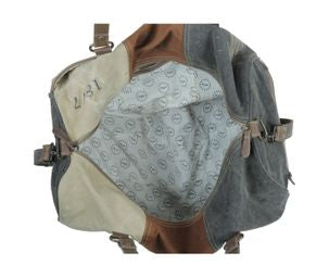 NEUTRAL AESTHETIC TRAVELER BAG