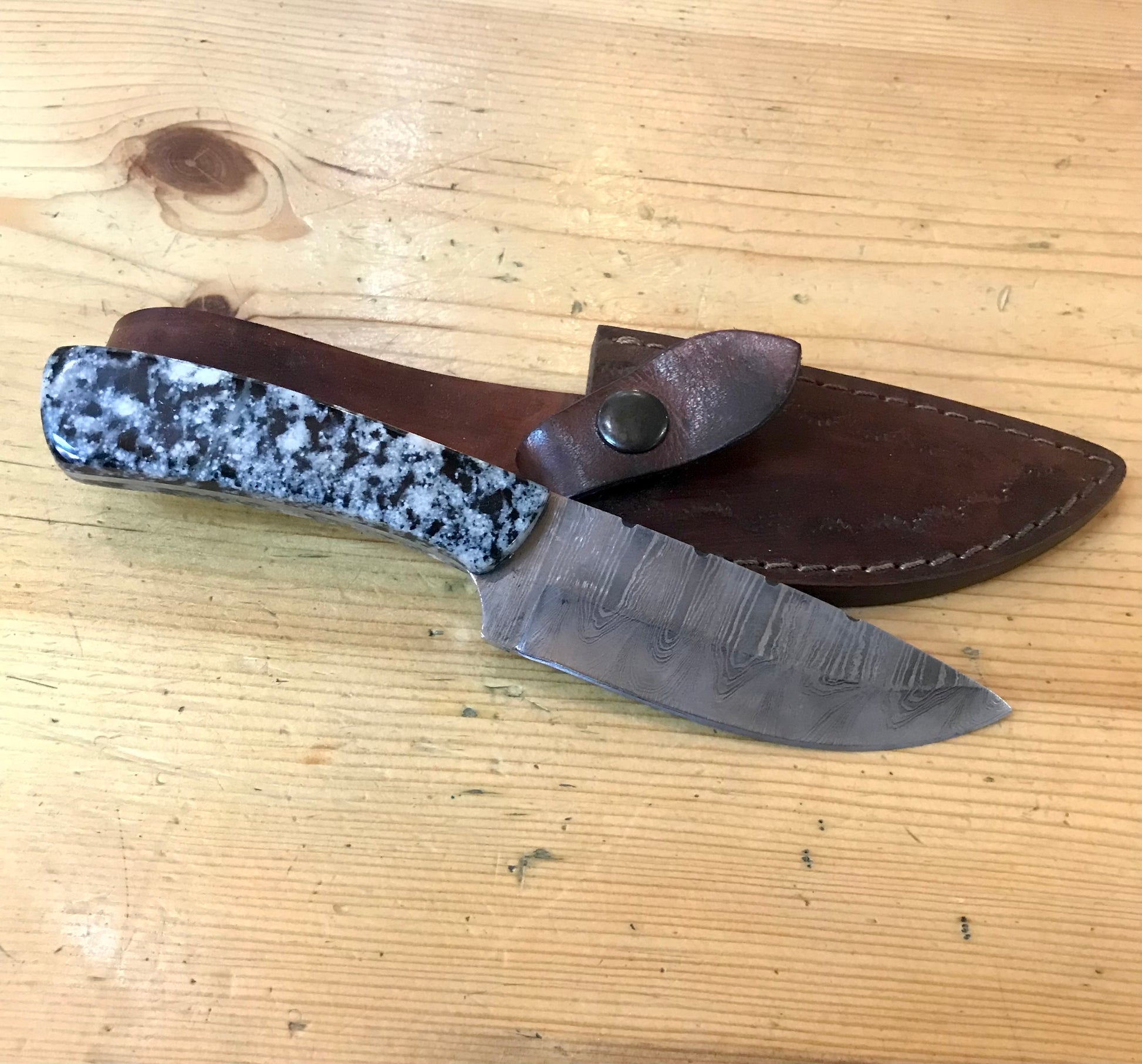 DIORITE HANDLED DAMASCUS KNIFE WITH BELT SHEATH