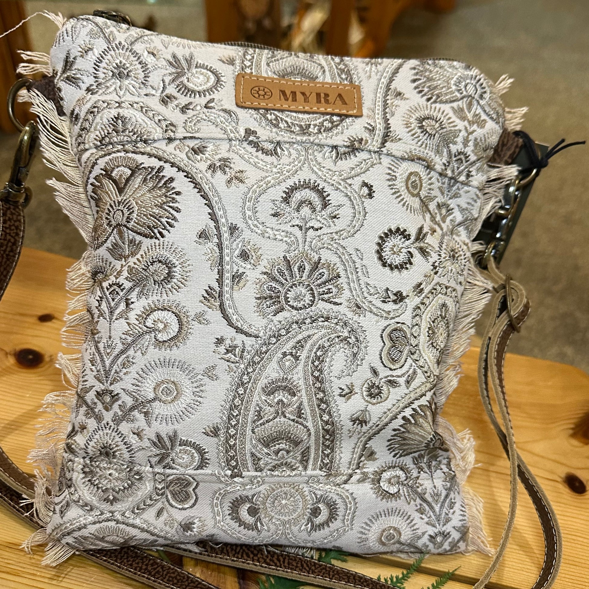 LOOM TAPESTRY VINTAGE CROSSBODY BAGS