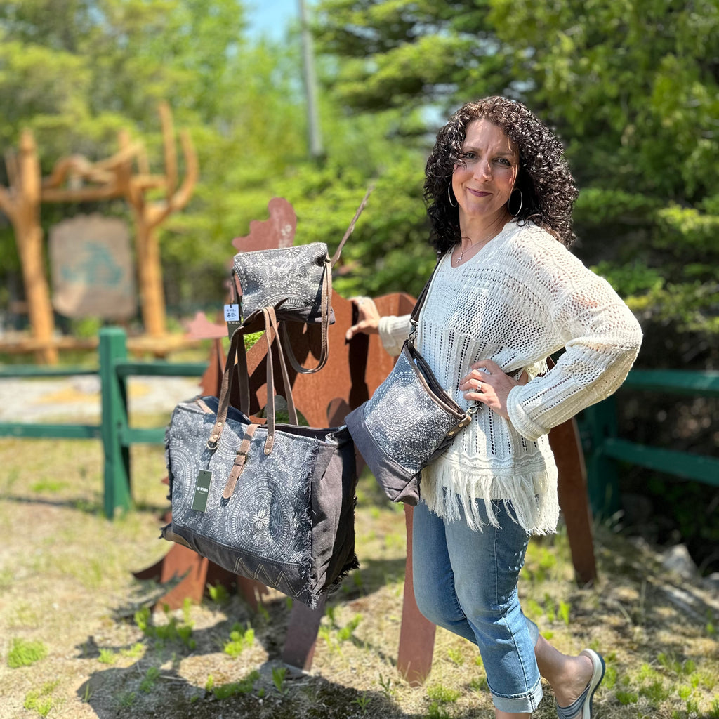 NAVY KILIMANJARO SHOULDER BAG