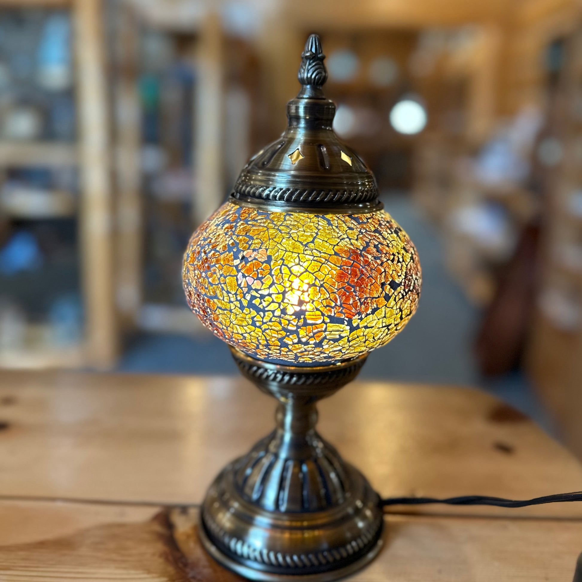 SINGLE MOSAIC GLOBE LAMPS
