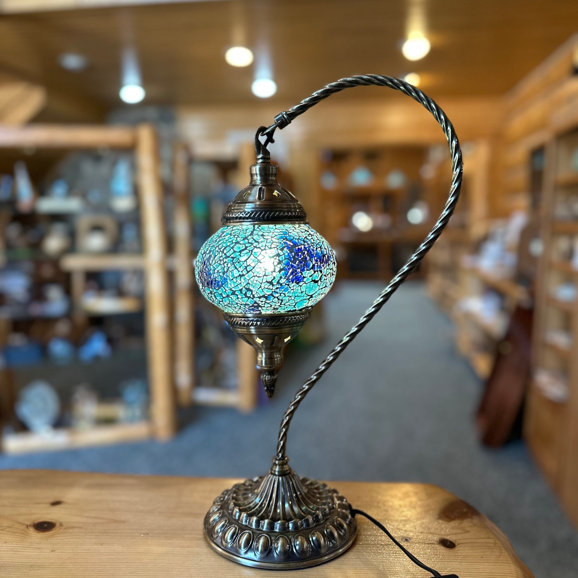 HANGING MOSAIC GLOBE LAMP