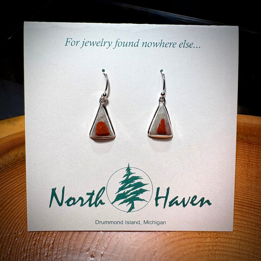 PUDDINGSTONE TRIANGLE WIRE EARRINGS