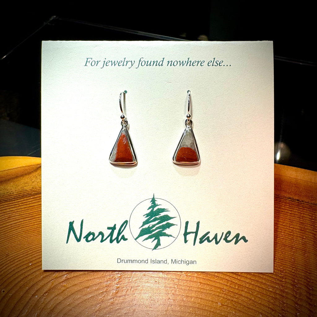 PUDDINGSTONE TRIANGLE WIRE EARRINGS